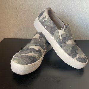 Steve Madden Camo Slip one